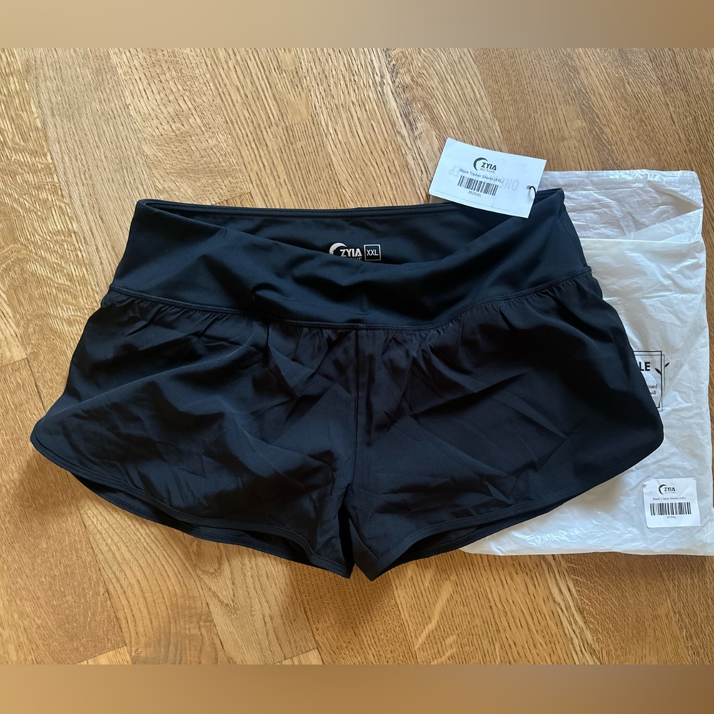 Zyia XXL trainer shorts NWT